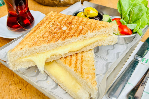 Kaşarlı Tost (Cheese Toast)