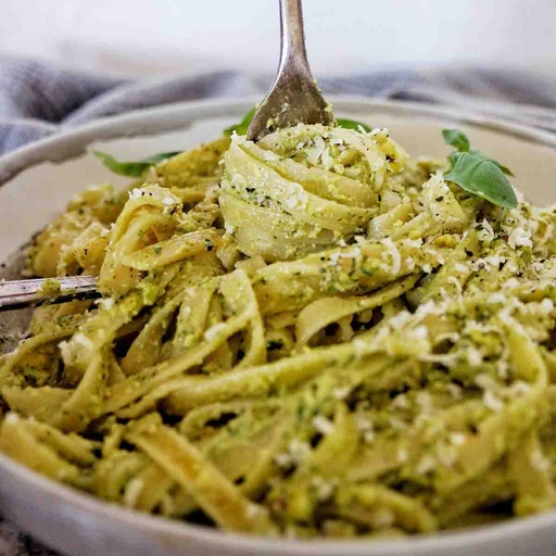 Fettuccini Pesto (Fettuccine Pesto)